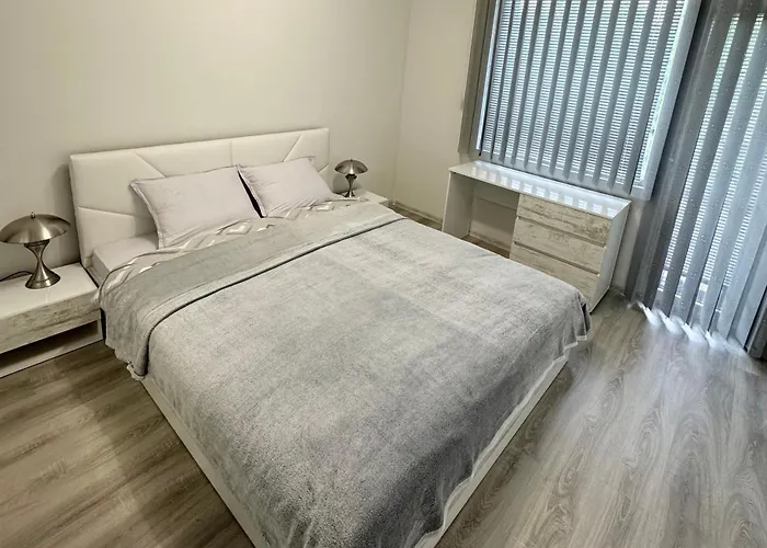 Cozy 2 Bedroom Apartament *